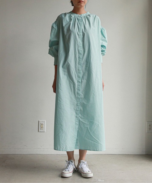 feepur(フェピュール)の「バンドカラーオーバーシャツワンピース(シャツワンピース・レディース・サックスブルー/ホワイト/ブラック/グリーン・MEDIUM)」の16枚目の写真