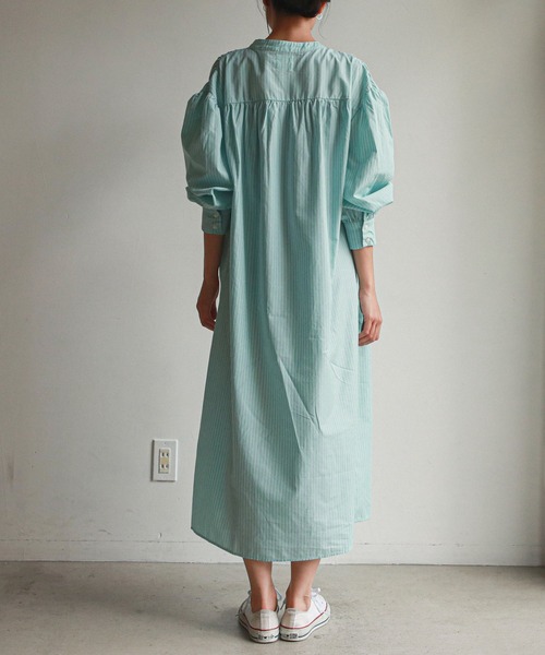 feepur(フェピュール)の「バンドカラーオーバーシャツワンピース(シャツワンピース・レディース・サックスブルー/ホワイト/ブラック/グリーン・MEDIUM)」の14枚目の写真