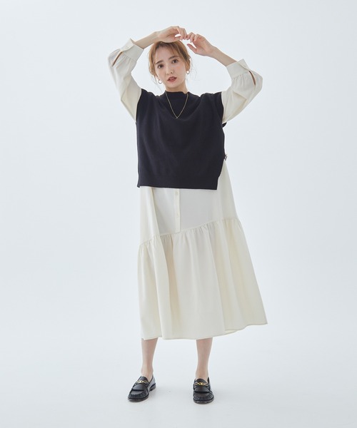 Fabulous Angela(ファビュラスアンジェラ)の「ニットベスト付ロングワンピース(ワンピース・レディース・モカ/カーキ/ブラック・FREE)」の2枚目の写真