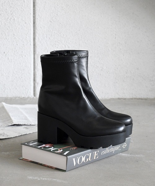 NOFALL（ノーフォール）の「ラウンドトゥ厚底プラットフォームストレッチショートブーツ（ブーツ・レディース・ブラック/グレイッシュベージュ/ダークブラウン・3L/SS/S/M/L/LL）」の2枚目の写真