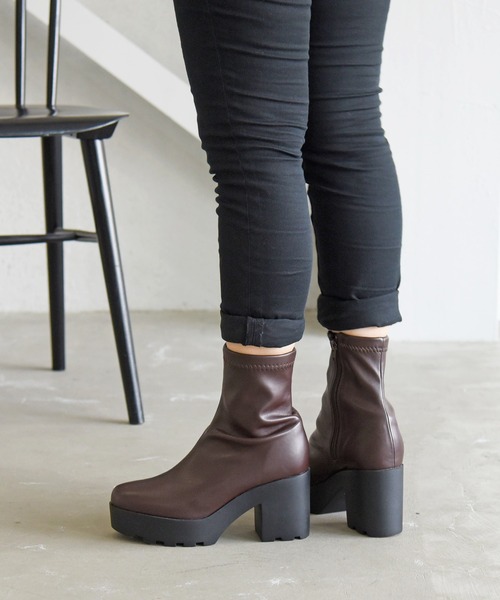 NOFALL（ノーフォール）の「ラウンドトゥ厚底プラットフォームストレッチショートブーツ（ブーツ・レディース・ブラック/グレイッシュベージュ/ダークブラウン・3L/SS/S/M/L/LL）」の11枚目の写真