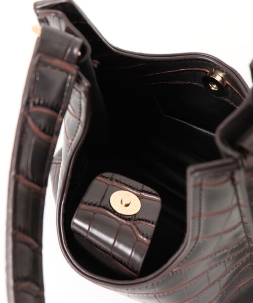 BLUEEAST（ブルーイースト）の「クロコ調フェイクレザーハンドバッグ（ハンドバッグ・レディース・ブラック/ブラウン・FREE）」の3枚目の写真