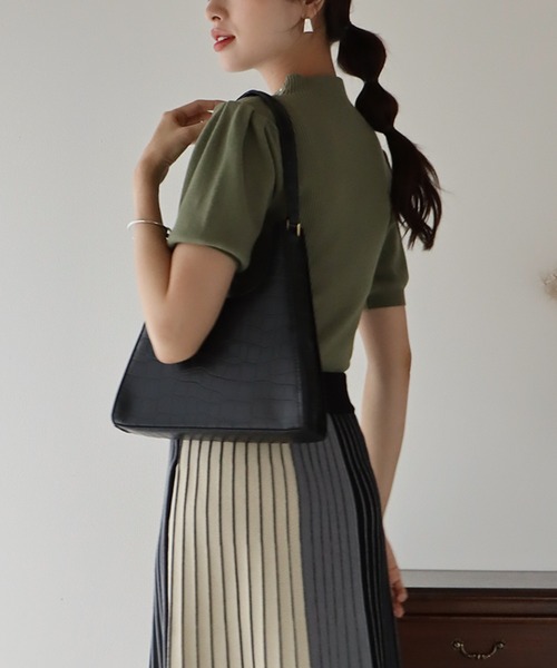 BLUEEAST（ブルーイースト）の「クロコ調フェイクレザーハンドバッグ（ハンドバッグ・レディース・ブラック/ブラウン・FREE）」の19枚目の写真