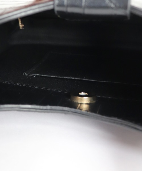 BLUEEAST（ブルーイースト）の「クロコ調フェイクレザーハンドバッグ（ハンドバッグ・レディース・ブラック/ブラウン・FREE）」の15枚目の写真