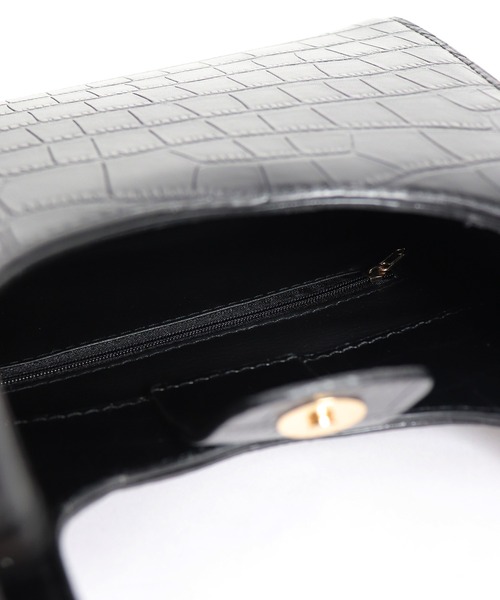 BLUEEAST（ブルーイースト）の「クロコ調フェイクレザーハンドバッグ（ハンドバッグ・レディース・ブラック/ブラウン・FREE）」の16枚目の写真