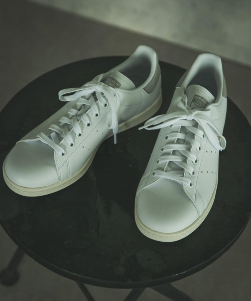 adidas（アディダス）の「adidas　STAN SMITH（スニーカー・メンズ・ホワイト・27/26/28/25.5/29/27.5/26.5/28.5）」の2枚目の写真