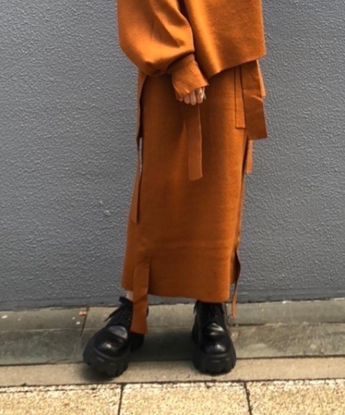 LE CIEL BLEU(ルシェルブルー)の「Wool Smooth Skirt(スカート・レディース・ライトグレー/ブラック/レッド/ブルー・36)」の4枚目の写真