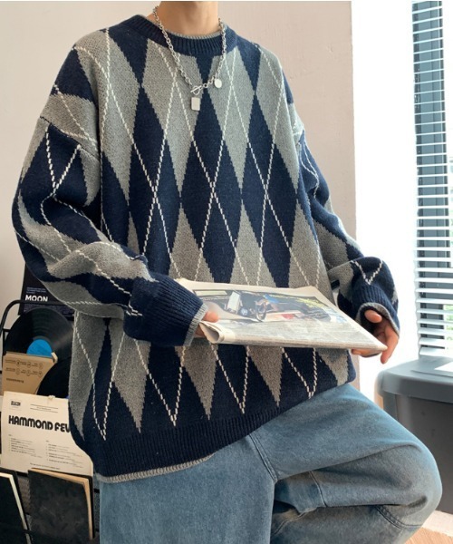 MGV（エムジーヴィー）の「ラウンドネックダイヤモンドユースセーター（ニット/セーター・メンズ・ブラウン/グレー/ネイビー・MEDIUM/LARGE/X-LARGE）」の2枚目の写真