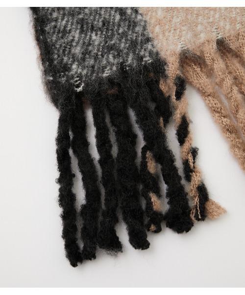 AZUL by moussy（アズールバイマウジー）の「FLUFFY STOLE/フラッフィーストール（ストール/ショール・レディース・ブラック系その他/イエロー系その他/グレー/アイボリー・FREE）」の15枚目の写真