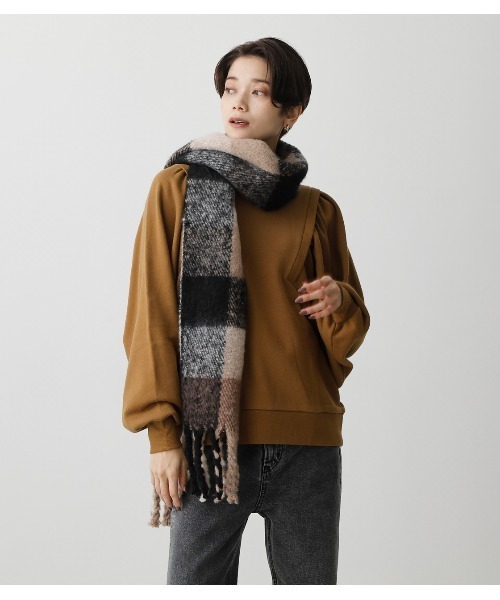 AZUL by moussy（アズールバイマウジー）の「FLUFFY STOLE/フラッフィーストール（ストール/ショール・レディース・ブラック系その他/イエロー系その他/グレー/アイボリー・FREE）」の17枚目の写真