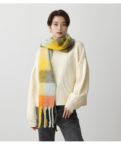 AZUL by moussy（アズールバイマウジー）の「FLUFFY STOLE/フラッフィーストール（ストール/ショール・レディース・ブラック系その他/イエロー系その他/グレー/アイボリー・FREE）」の5枚目の写真