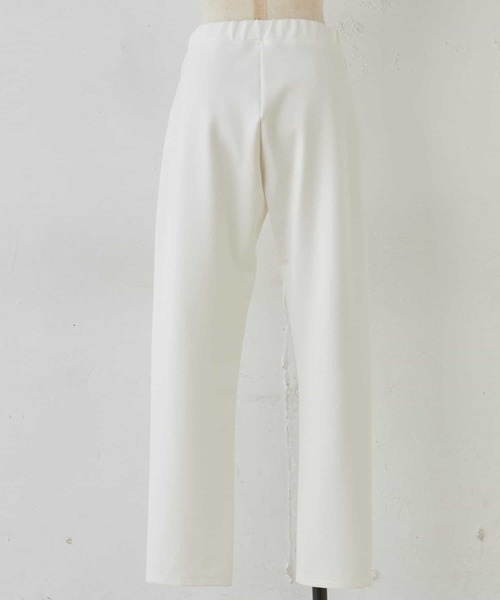 BEARDSLEY（ビアズリー）の「パギンスよりゆとりのあるシルエット ダンボールテーパードパンツ（その他パンツ・レディース・ホワイト/ブラック・FREE）」の4枚目の写真