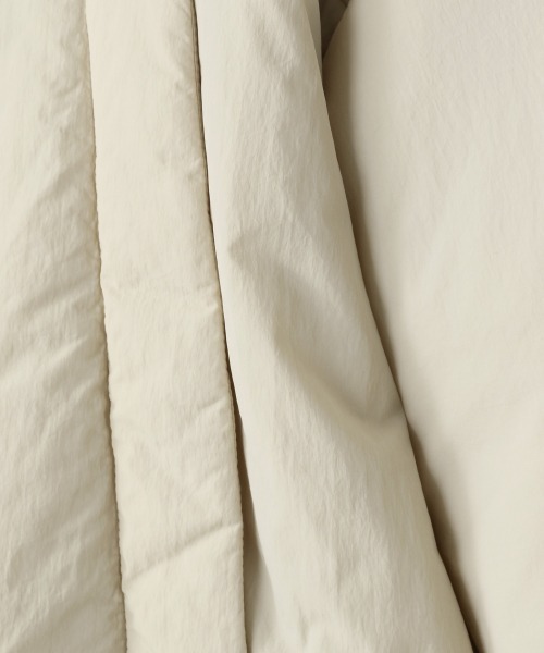 LOWRYS FARM(ローリーズファーム)の「中綿モンスターコート 259013(ナイロンジャケット・レディース・アイボリー/ブラック/グリーン・FREE)」の12枚目の写真