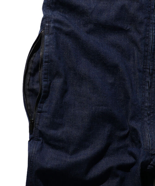 BEAMS PLUS(ビームスプラス)の「BEAMS PLUS / デニム ミリタリーオーバーオール(サロペット/オーバーオール・メンズ・インディゴブルー・SMALL/MEDIUM/LARGE/X-LARGE)」の4枚目の写真