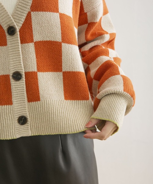 URBAN RESEARCH（アーバンリサーチ）の「チェッカーVネックカーディガン（カーディガン/ボレロ・レディース・ブルー系その他/オレンジ系その他・FREE）」の6枚目の写真