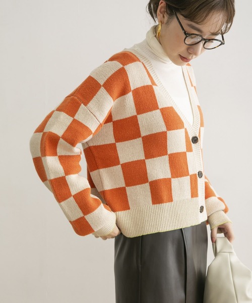 URBAN RESEARCH（アーバンリサーチ）の「チェッカーVネックカーディガン（カーディガン/ボレロ・レディース・ブルー系その他/オレンジ系その他・FREE）」の14枚目の写真