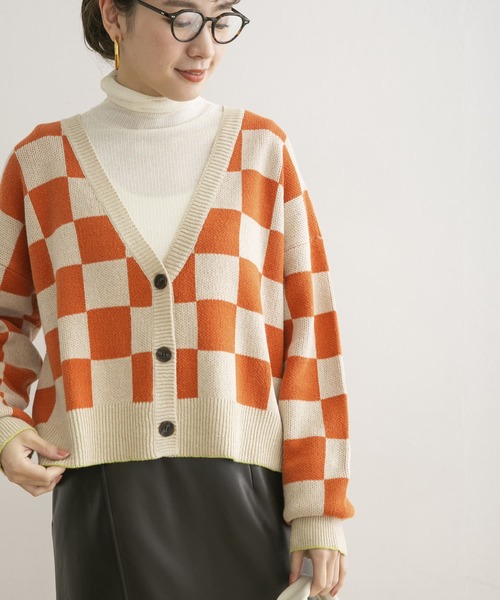 URBAN RESEARCH（アーバンリサーチ）の「チェッカーVネックカーディガン（カーディガン/ボレロ・レディース・ブルー系その他/オレンジ系その他・FREE）」の10枚目の写真