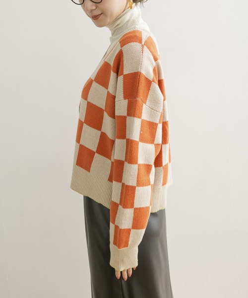 URBAN RESEARCH（アーバンリサーチ）の「チェッカーVネックカーディガン（カーディガン/ボレロ・レディース・ブルー系その他/オレンジ系その他・FREE）」の15枚目の写真