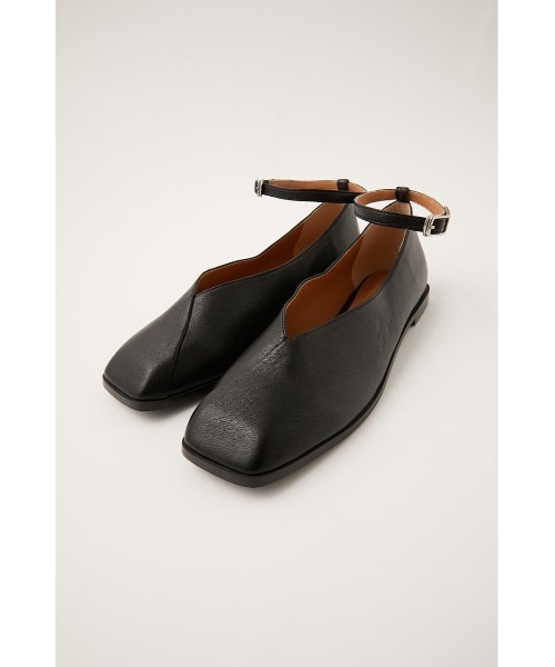 MOUSSY(マウジー)の「ANKLE STRAP FLAT パンプス(パンプス・レディース・オフホワイト/ブラック・MEDIUM/LARGE/SMALL)」の2枚目の写真