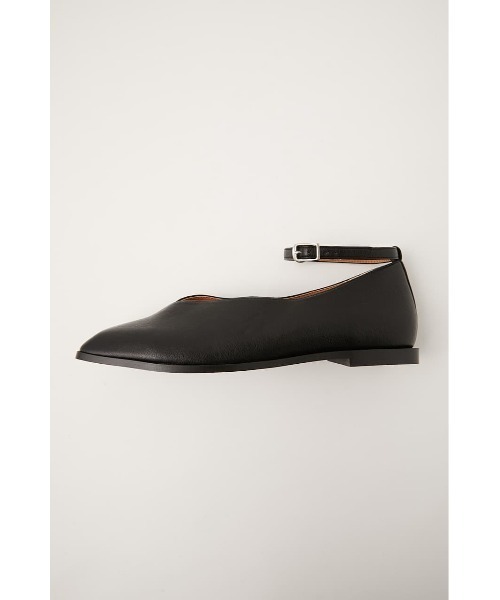 MOUSSY(マウジー)の「ANKLE STRAP FLAT パンプス(パンプス・レディース・オフホワイト/ブラック・MEDIUM/LARGE/SMALL)」の10枚目の写真