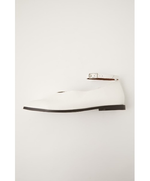 MOUSSY(マウジー)の「ANKLE STRAP FLAT パンプス(パンプス・レディース・オフホワイト/ブラック・MEDIUM/LARGE/SMALL)」の9枚目の写真