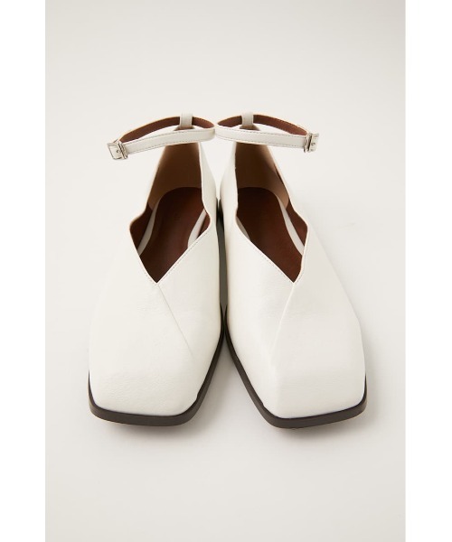 MOUSSY(マウジー)の「ANKLE STRAP FLAT パンプス(パンプス・レディース・オフホワイト/ブラック・MEDIUM/LARGE/SMALL)」の13枚目の写真