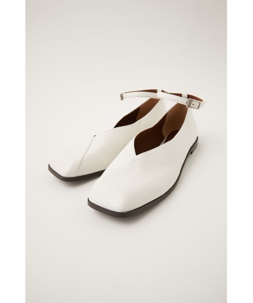 MOUSSY(マウジー)の「ANKLE STRAP FLAT パンプス(パンプス・レディース・オフホワイト/ブラック・MEDIUM/LARGE/SMALL)」の11枚目の写真