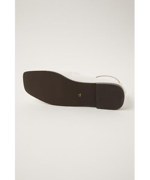 MOUSSY(マウジー)の「ANKLE STRAP FLAT パンプス(パンプス・レディース・オフホワイト/ブラック・MEDIUM/LARGE/SMALL)」の3枚目の写真