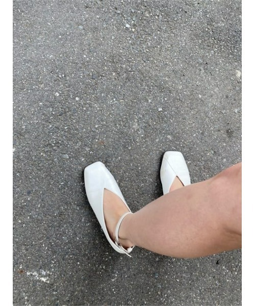MOUSSY(マウジー)の「ANKLE STRAP FLAT パンプス(パンプス・レディース・オフホワイト/ブラック・MEDIUM/LARGE/SMALL)」の18枚目の写真