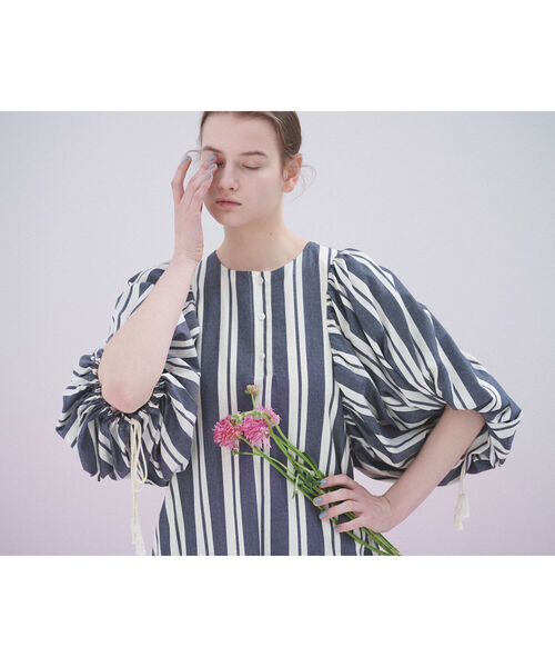 CAROLINA GLASER（カロリナ グレイサー）の「CAROLINA GLASER / ビッグスリーブ ストライプ ワンピース（ワンピース・レディース・ネイビー/ブラウン・ONE SIZE）」の10枚目の写真