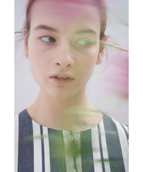 CAROLINA GLASER（カロリナ グレイサー）の「CAROLINA GLASER / ビッグスリーブ ストライプ ワンピース（ワンピース・レディース・ネイビー/ブラウン・ONE SIZE）」の4枚目の写真