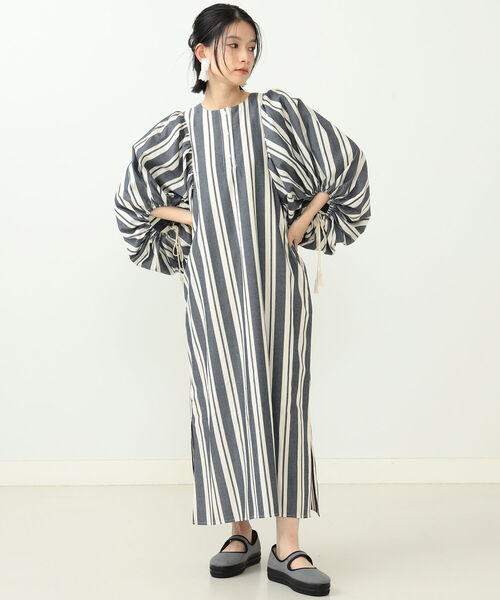 CAROLINA GLASER（カロリナ グレイサー）の「CAROLINA GLASER / ビッグスリーブ ストライプ ワンピース（ワンピース・レディース・ネイビー/ブラウン・ONE SIZE）」の12枚目の写真