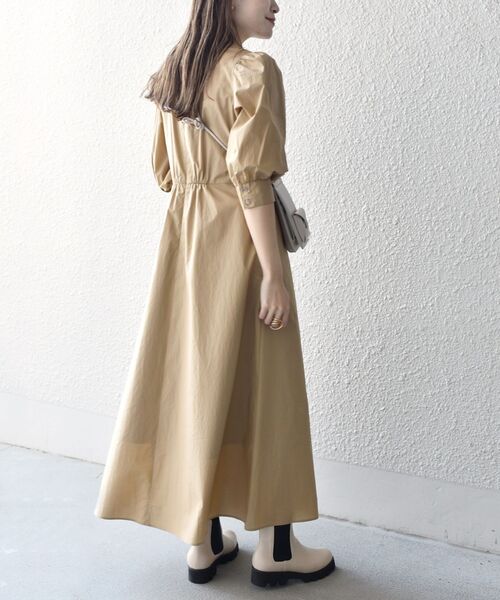 SHIPS（シップス）の「*〈手洗い可能〉ボリュームスリーブフレアワンピース◆（ワンピース・レディース・ネイビー/ブラック/ライトイエロー/ベージュ/ナチュラル・MEDIUM/SMALL）」の3枚目の写真