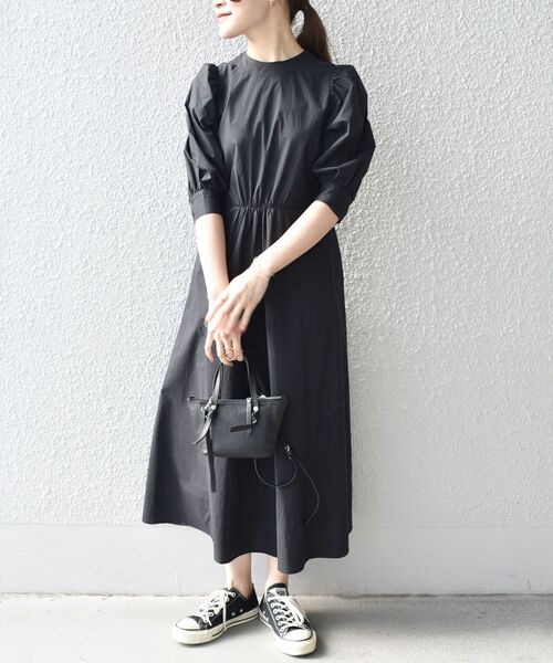 SHIPS（シップス）の「*〈手洗い可能〉ボリュームスリーブフレアワンピース◆（ワンピース・レディース・ネイビー/ブラック/ライトイエロー/ベージュ/ナチュラル・MEDIUM/SMALL）」の2枚目の写真