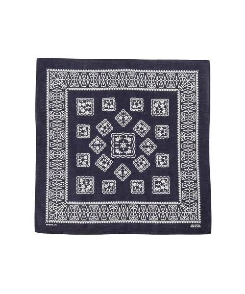 BEAMS（ビームス）の「BEAMS / バンダナ 幾何学模様（バンダナ/スカーフ・メンズ・ブラック/ネイビー・ONE SIZE）」の2枚目の写真