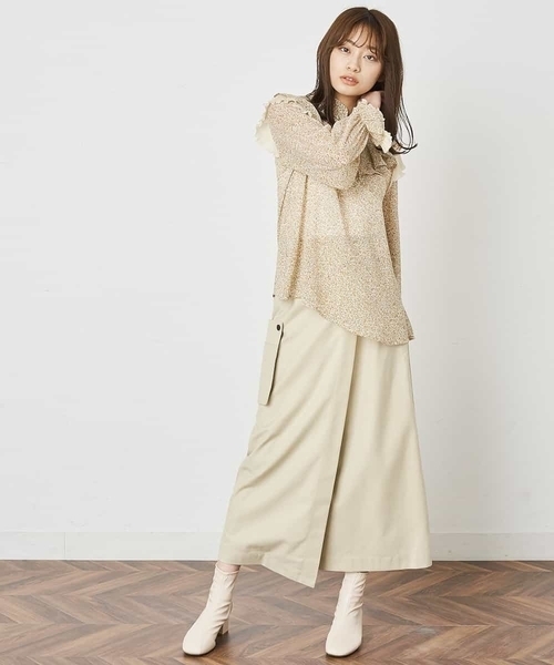 A de a.v.v（アードアー・ヴェ・ヴェ）の「小花柄フリルブラウス（シャツ/ブラウス・レディース・パープル/イエロー・39）」の5枚目の写真