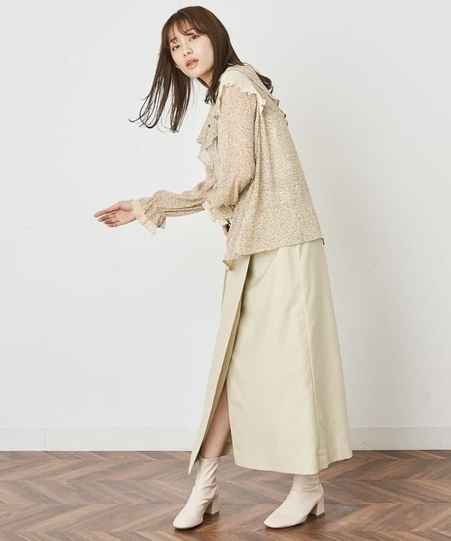 A de a.v.v（アードアー・ヴェ・ヴェ）の「小花柄フリルブラウス（シャツ/ブラウス・レディース・パープル/イエロー・39）」の3枚目の写真