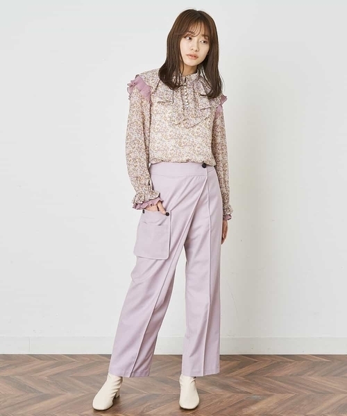 A de a.v.v（アードアー・ヴェ・ヴェ）の「小花柄フリルブラウス（シャツ/ブラウス・レディース・パープル/イエロー・39）」の8枚目の写真