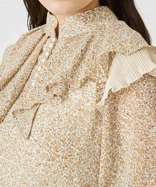 A de a.v.v（アードアー・ヴェ・ヴェ）の「小花柄フリルブラウス（シャツ/ブラウス・レディース・パープル/イエロー・39）」の4枚目の写真