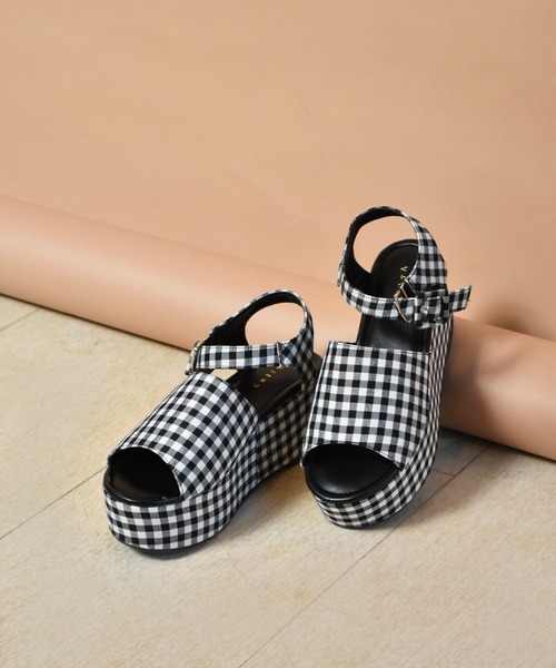 ems excite(エムズエキサイト)の「プラットフォームサンダル(サンダル・レディース・ブラック/オフホワイト/ブラック系その他・M/L)」の1枚目の写真