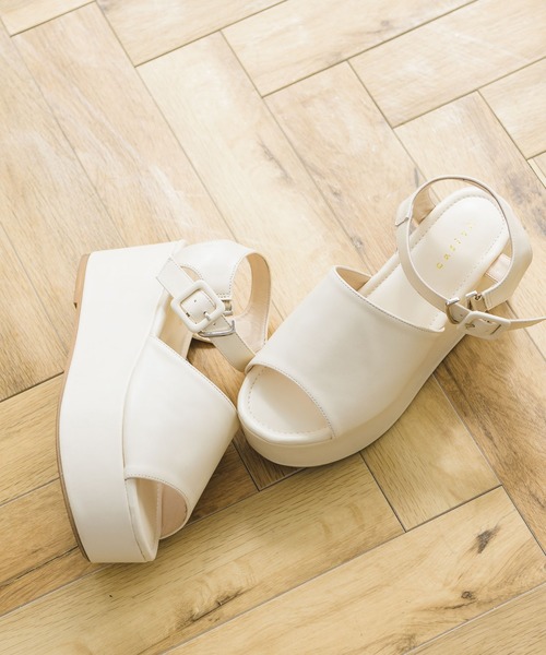 ems excite(エムズエキサイト)の「プラットフォームサンダル(サンダル・レディース・ブラック/オフホワイト/ブラック系その他・M/L)」の18枚目の写真