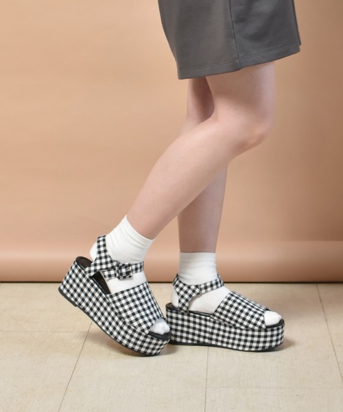 ems excite(エムズエキサイト)の「プラットフォームサンダル(サンダル・レディース・ブラック/オフホワイト/ブラック系その他・M/L)」の9枚目の写真