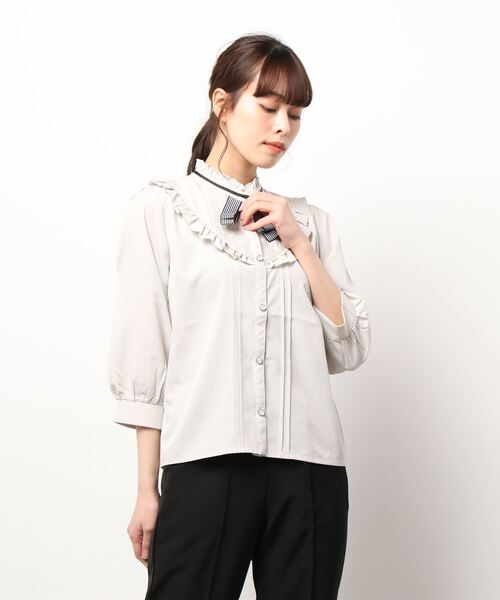 axes femme（アクシーズファム）の「カメオブローチ付シフォン