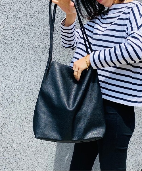 Legato Largo（レガートラルゴ）の「Legato Largo/ レガートラルゴ  / さくっと使える シンプルな お気軽 トートバッグ / LG-E1242（トートバッグ・レディース・ブラック/ダークグリーン/ブラウン/ピンク/シルバー/ミント/レオパード・ONESIZE）」の3枚目の写真