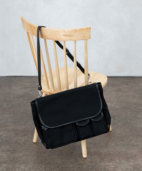 kutir(クティール)の「ビッグショルダーバッグ(ショルダーバッグ・メンズ・ブラック/イエロー/グリーン・FREE)」の4枚目の写真