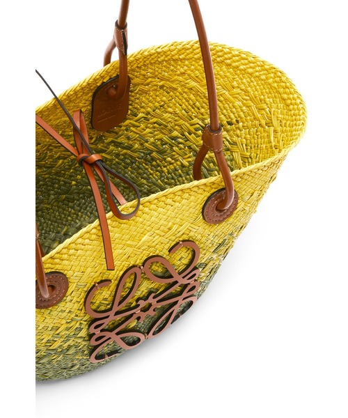 LOEWE（ロエベ）の「アナグラム バスケットバッグ (イラカヤシ＆カーフ)（かごバッグ・レディース・イエロー×グリーン・ONE SIZE）」の4枚目の写真