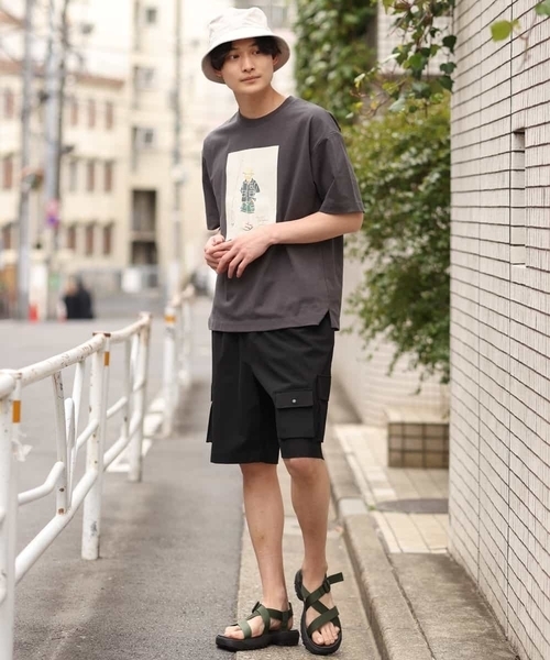 a.v.v(アーヴェヴェ)の「【コラボ】イラストレーターコラボワイドシルエットカットソー(Tシャツ/カットソー・メンズ・ホワイト/チャコールグレー・48/50/46/44)」の4枚目の写真