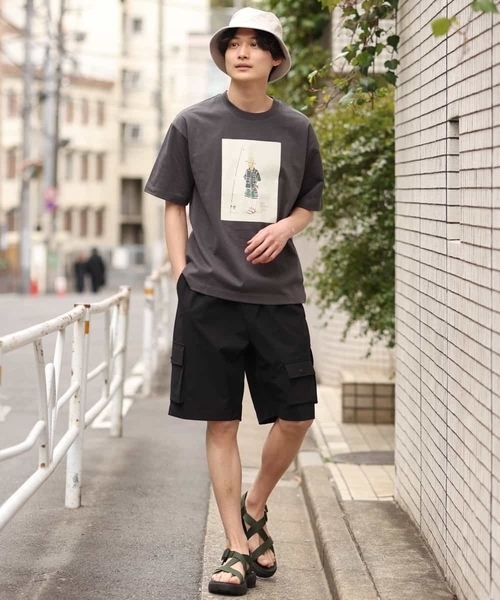 a.v.v(アーヴェヴェ)の「【コラボ】イラストレーターコラボワイドシルエットカットソー(Tシャツ/カットソー・メンズ・ホワイト/チャコールグレー・48/50/46/44)」の5枚目の写真