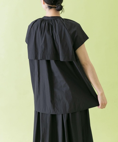 Uiscel（ユイセル）の「Uiscel　ヨークデザインフレンチスリーブブラウス（シャツ/ブラウス・レディース・ブラック/ネイビー・ONE）」の2枚目の写真