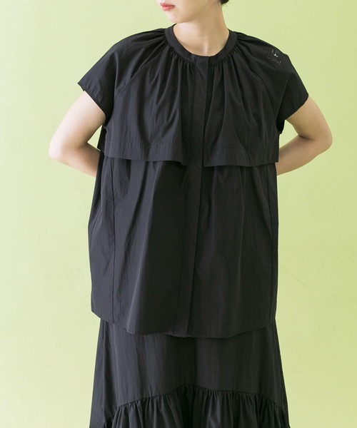 Uiscel（ユイセル）の「Uiscel　ヨークデザインフレンチスリーブブラウス（シャツ/ブラウス・レディース・ブラック/ネイビー・ONE）」の3枚目の写真